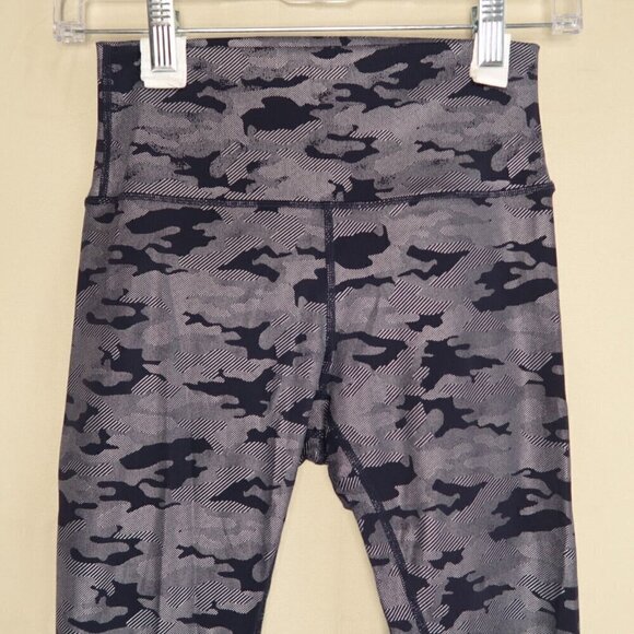 ZYIA Metallic Silver Black Camo Leggings 7/8 Length Stretch Women's Size 4 EUC - Picture 2 of 9